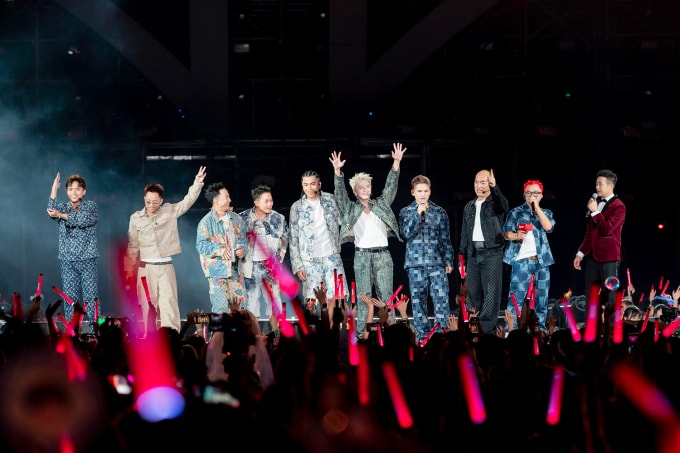 Từ trái sang: Bùi Công Nam, Rhymastic, Tiến Đạt, Binz, Kiên Ứng, Duy Khánh, Quốc Thiên, Tiến Luật, Hà Lê, MC Anh Tuấn. Ảnh: Ban tổ chức cung cấp