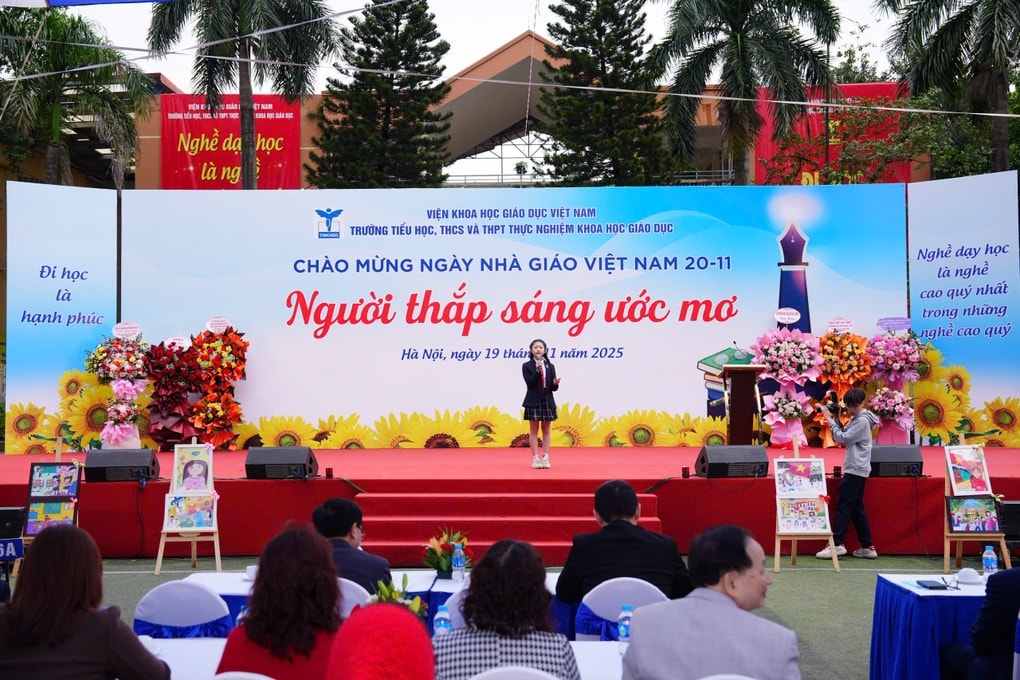 Nữ sinh lớp 5 phát biểu 10 phút không cần đọc giấy tại lễ 20/11 - 1