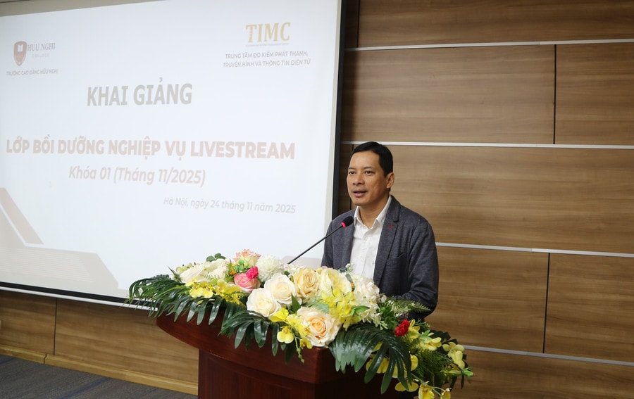 Ông Lê Quang Tự Do - Cục trưởng Cục phát thanh, Truyền hình và Thông tin điện tử phát biểu tại buổi lễ khai giảng. 1f2a1054.jpg