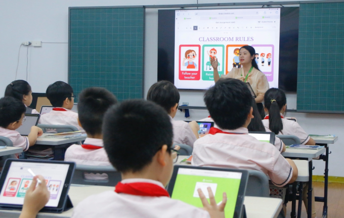 Tiết khoa học dạy bằng Tiếng Anh cho học sinh tiểu học ở Hà Nội, tháng 12/2023. Ảnh: Thanh Hằng