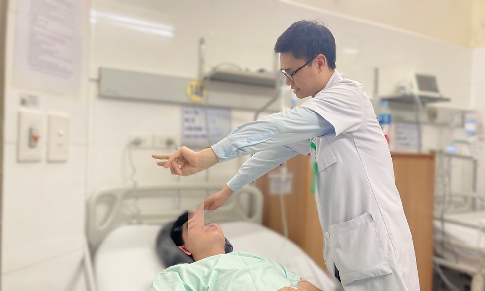 Nam sinh 19 tuổi đau đầu dữ dội 1 tuần, phát hiện huyết khối hiếm gặp - 2