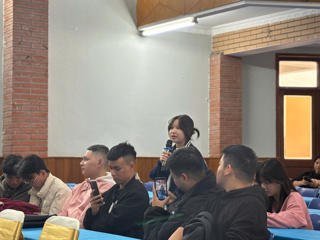 Xôn xao một trường chi trả tiền A80 cho sinh viên 2,2 triệu đồng - 1