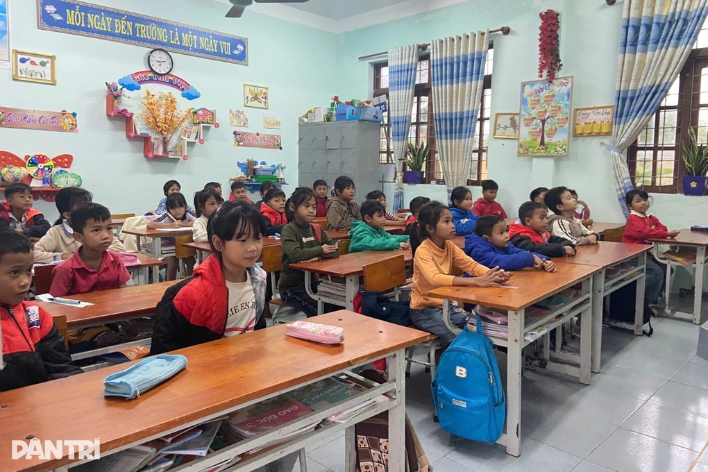 Vụ 40 học sinh nhập viện: Nữ phó hiệu trưởng vẫn chưa đến trường - 2