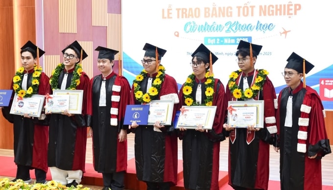 Thủ khoa tốt nghiệp các ngành được vinh danh