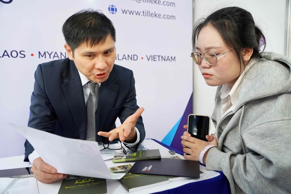 Cầm hồ sơ dày đặc chữ đi xin việc, sinh viên nhận bài học đắt giá - 3