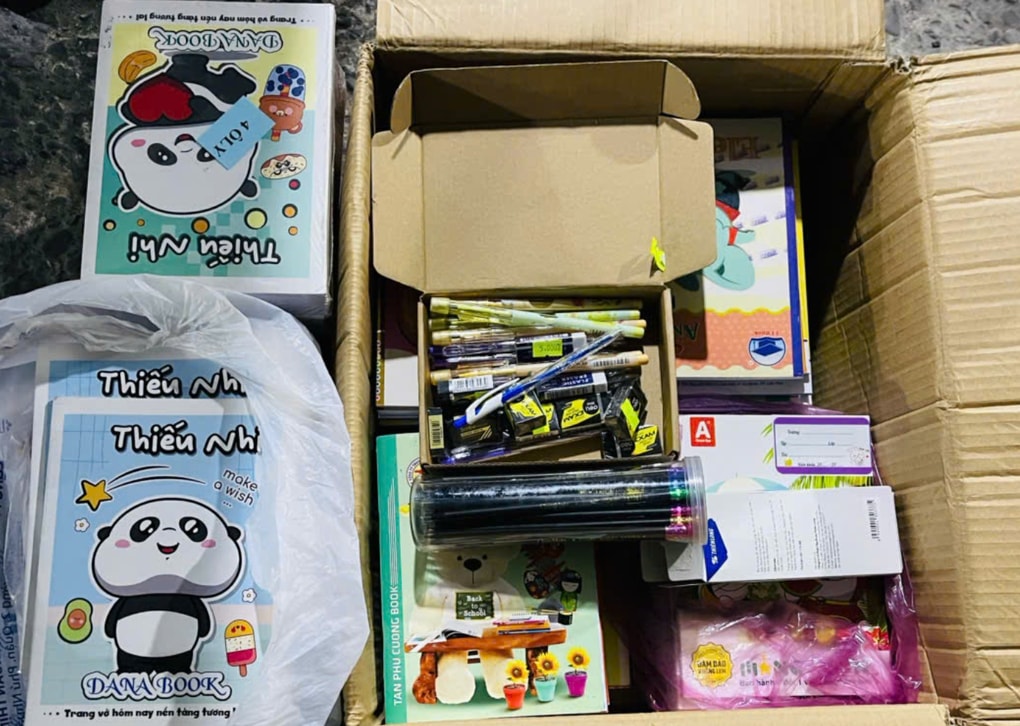 Tài xế Fan Sơn Tùng M-TP đổi tiền công thành sách vở gửi học sinh vùng lũ - 2