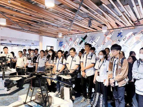 photo-1765418624148 photo-1765418624148