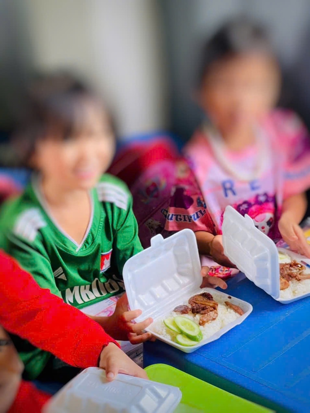 5 mã bỏ rơi ảo tại cùng 1 điểm trường, nhà hảo tâm Nuôi em bức xúc - 1