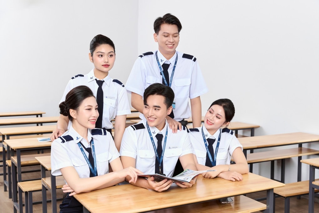 Da mặt không bị mụn nặng mới được xét tuyển vào một ngành học hot - 1