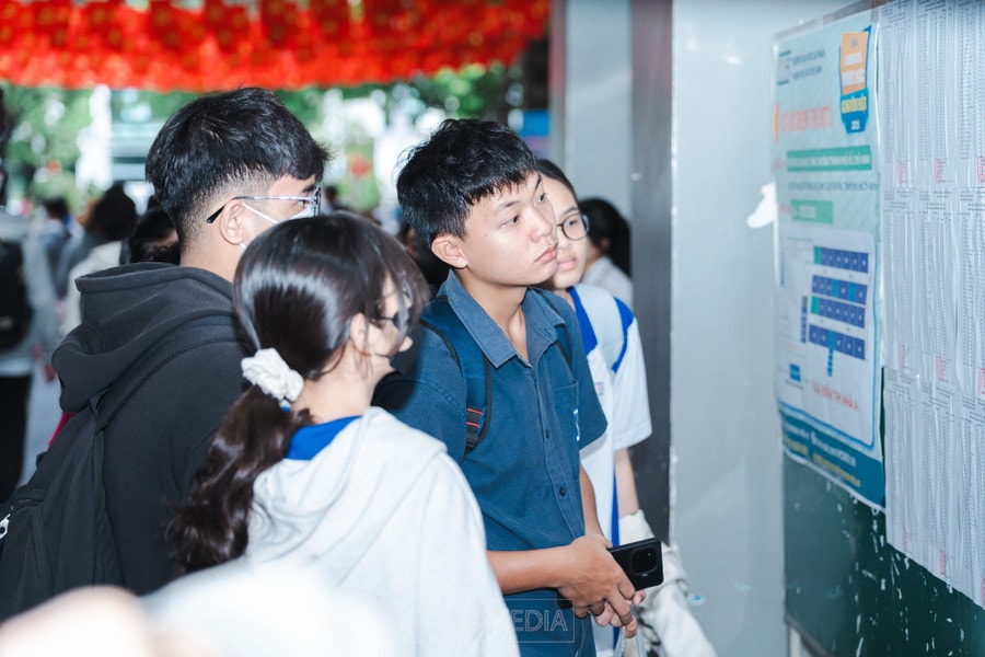 Thí sinh dự thi đánh giá năng lực chuyên biệt do Trường Đại học Sư phạm TPHCM tổ chức. Ảnh: HUIT