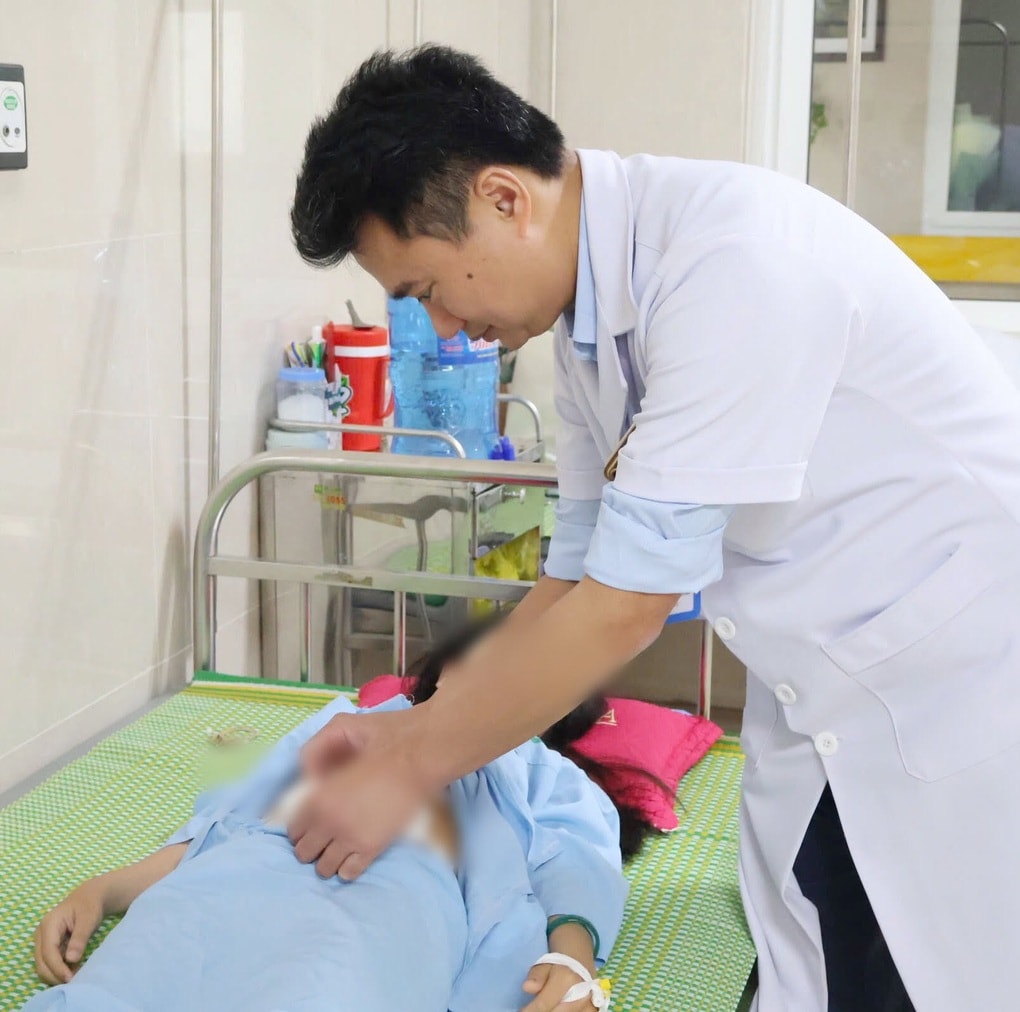 Bệnh nhi 14 tuổi mắc ung thư buồng trứng - 1