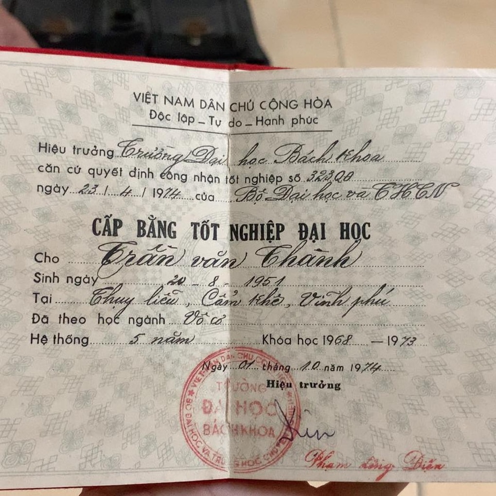 Con cháu khoe bằng đại học của cha ông, dân mạng muốn lao ngay đi học - 6