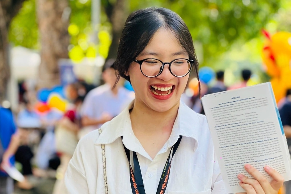 Dự kiến giảm giá vé tàu điện, phà cho học sinh, sinh viên - 1