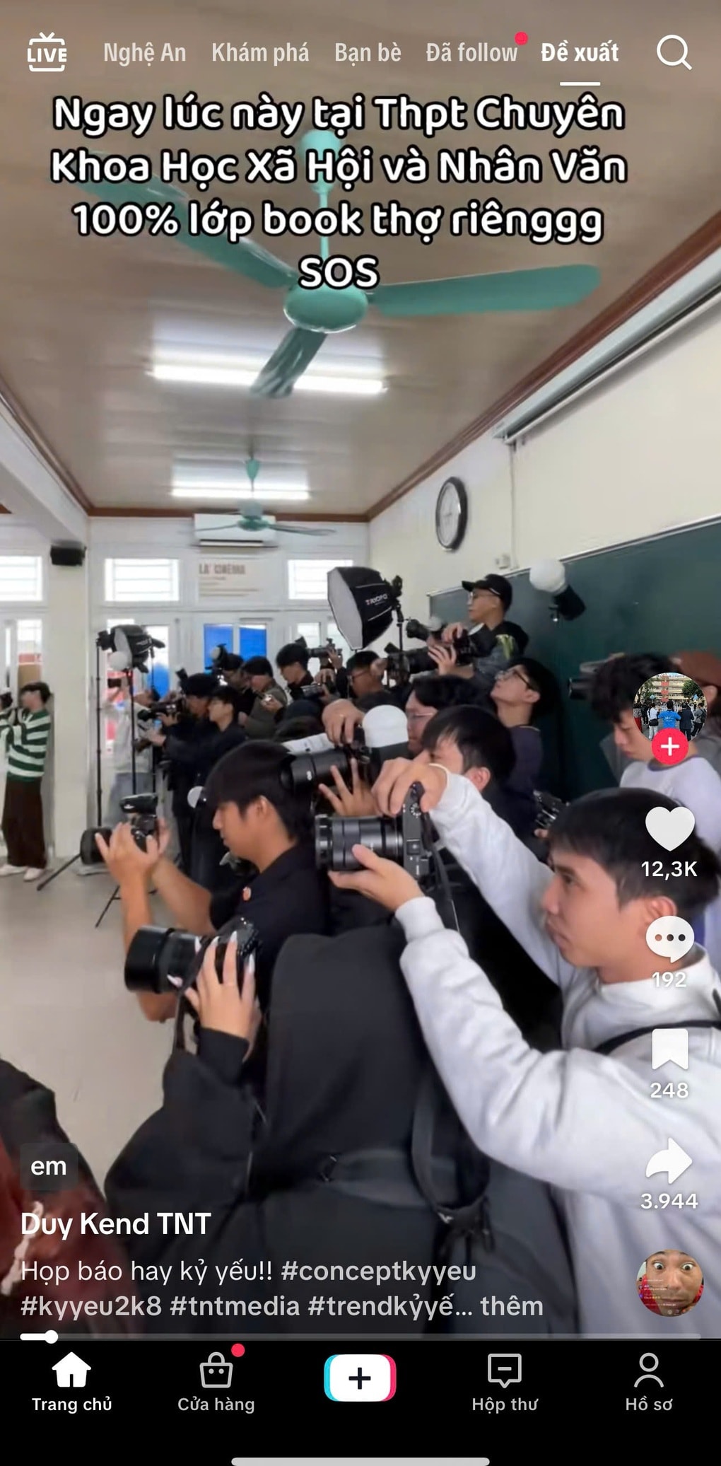 Học sinh lớp 12 chi 3,5 triệu đồng chụp kỷ yếu, thuê thợ riêng như ngôi sao - 1