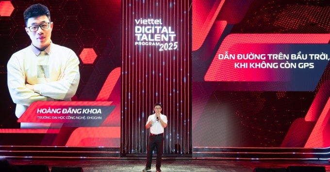 Khoa thuyết trình trong buổi bế giảng chương trình thực tập sinh tài năng vào tháng 11. Ảnh: Nhân vật cung cấp