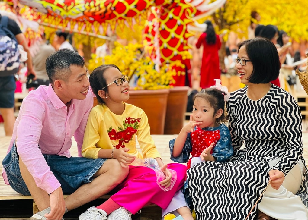 Lo hết đường về quê, phụ huynh tự cho con nghỉ Tết 16 ngày - 1