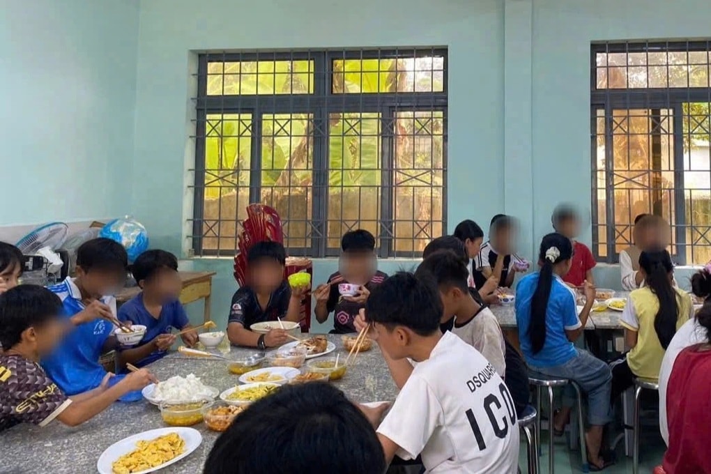 Trường xoay xở ra sao khi gần 1.500 học sinh chưa được “Nuôi em” chi tiền? - 1