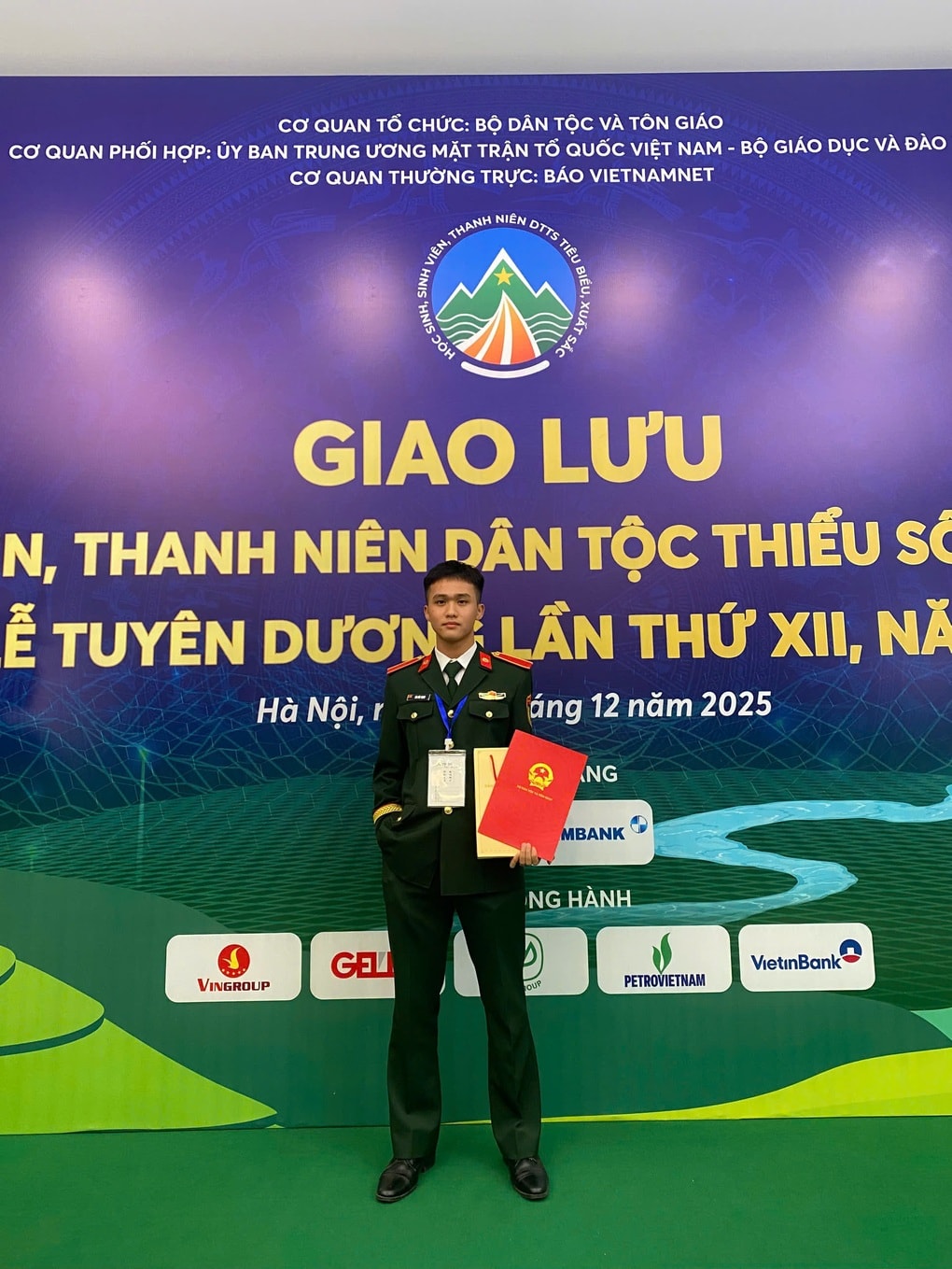 Chàng trai Pà Thẻn trúng tuyển Sỹ quan Lục quân với thành tích xuất sắc - 1