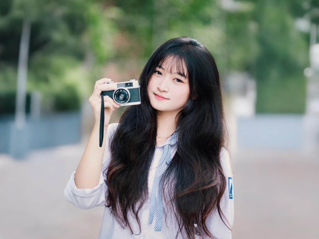 Từng phụ mẹ bán hàng online, nữ sinh nhận học bổng 9,7 tỷ đồng - 1