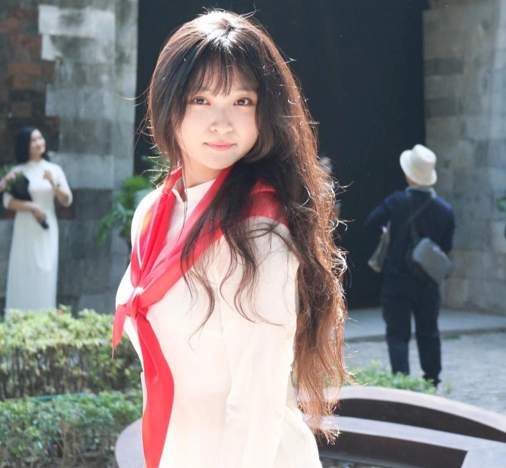 Từng phụ mẹ bán hàng online, nữ sinh nhận học bổng 9,7 tỷ đồng - 2