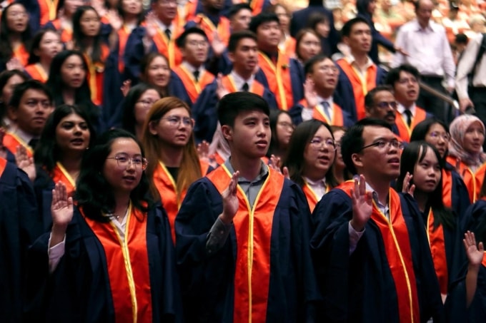 Sinh viên trong lễ tốt nghiệp tại Viện Giáo dục Quốc gia, Đại học Nanyang (Singapore), tháng 7/2025. Ảnh: National Institute of Education.