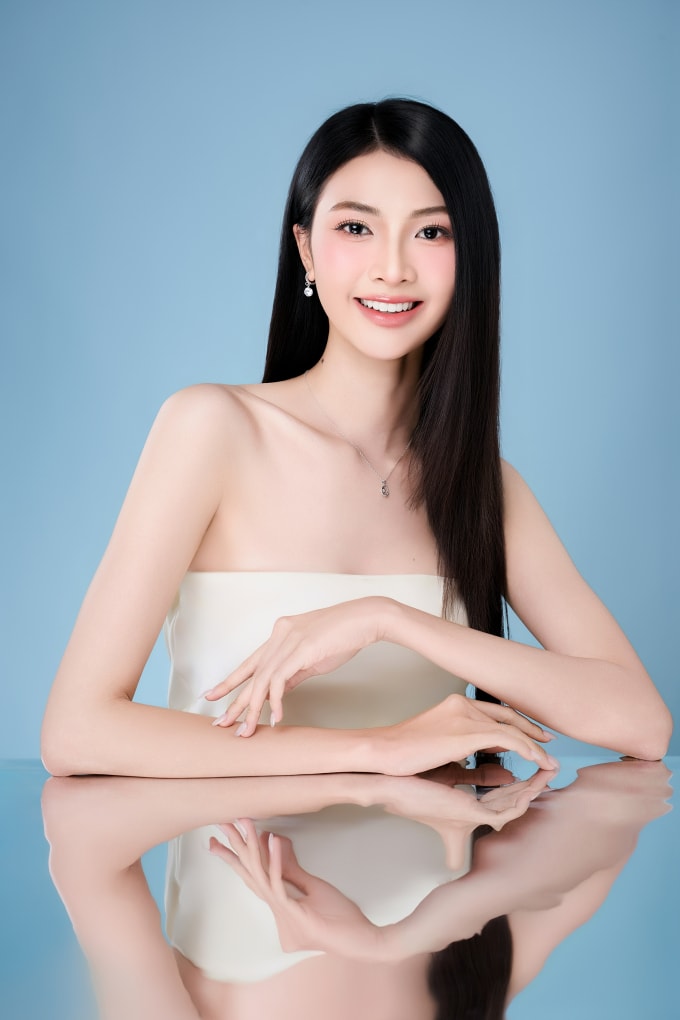 Sau vòng sơ khảo hồi cuối năm 2025, ban tổ chức chọn ra top 50 bước vào chung kết. Ở chặng đầu, nhiều thí sinh nhận được ủng hộ của khán giả, trong đó có nhiều gương mặt mới lần đầu đến với sân chơi nhan sắc lớn. Nguyễn Đào Tuyên Dương, 23 tuổi, quê Gia Lai - thí sinh cao nhất với 1,8 m. Cô là người mẫu được nhiều nhà mốt lựa chọn tại các show diễn gần đây.