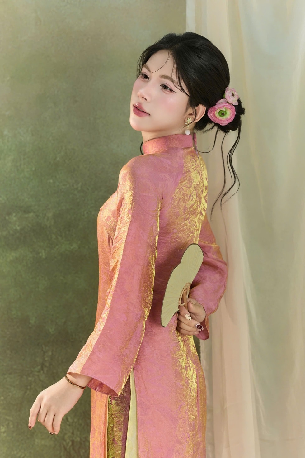 Nam sinh từng gây sốt mạng bất ngờ công khai phẫu thuật chuyển giới - 3