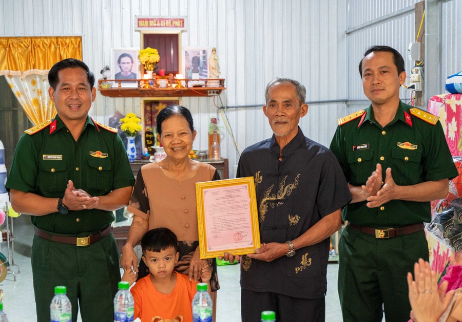 Trao quyết định trao nhà 