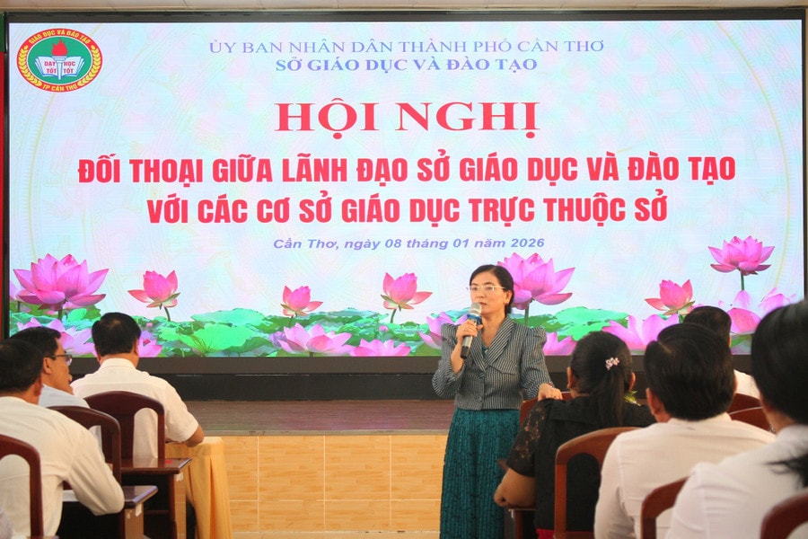 Bà Trần Thị Huyền, Quyền Giám đốc Sở GD&ĐT TP Cần Thơ trao đổi, chia sẻ cùng cán bộ, giáo viên tại Hội nghị. can-tho-doi-thoai-5.jpg