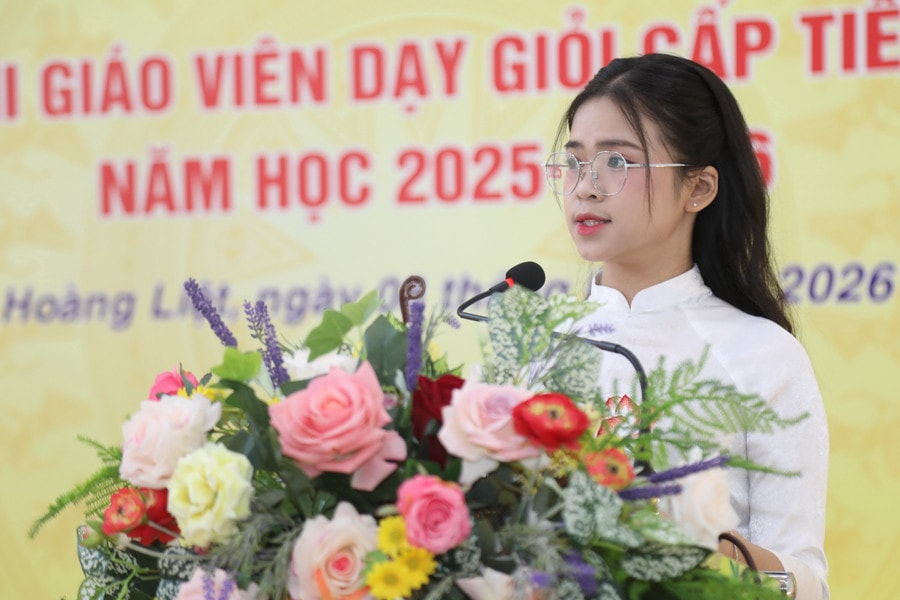 Cô Nguyễn Thị Thu Huyền - giáo viên Trường Tiểu học Linh Đàm phát biểu hưởng ứng. a55a0146.jpg