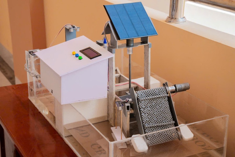 Mô hình Cống thoát nước vuông tôm thông minh của Trần Quốc Đạt. gen-h-mo-hinh-2.jpg