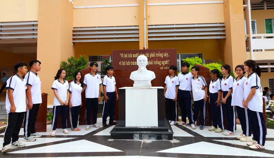 Học sinh Trường THPT Cái Nước luôn tự hào truyền thống học tập của trường. truong-hoc-so-7.jpg