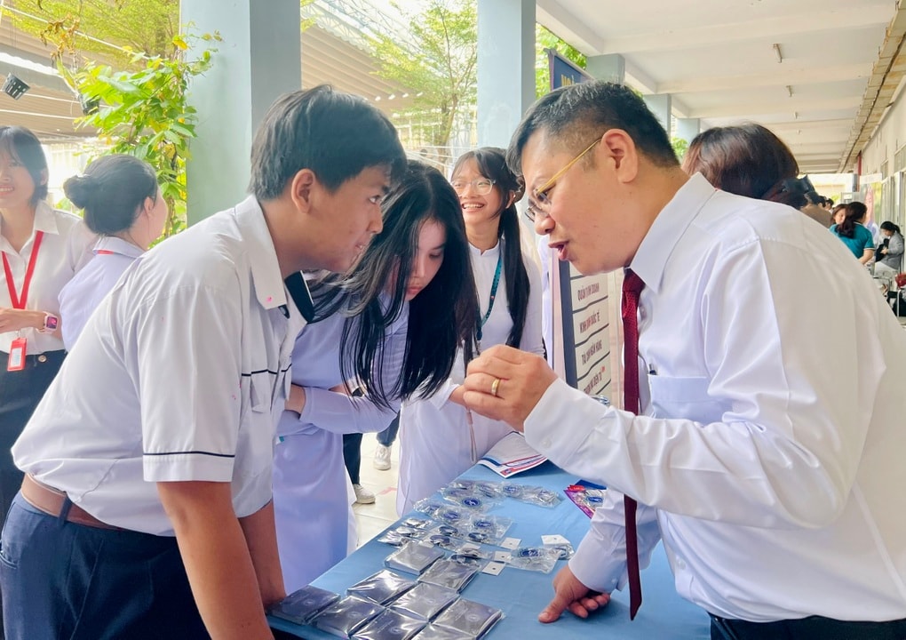 Ồ ạt mở ngành học mới: Trường kinh tế dạy công nghệ, công nghệ dạy y - 2