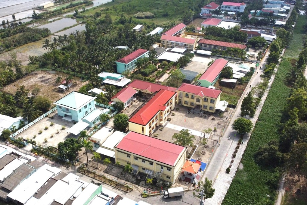 Dùng trụ sở dôi dư của xã để nâng cấp trường học - 1