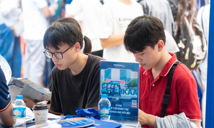 Thí sinh tham dự Ngày hội tuyển sinh đại học năm 2025.