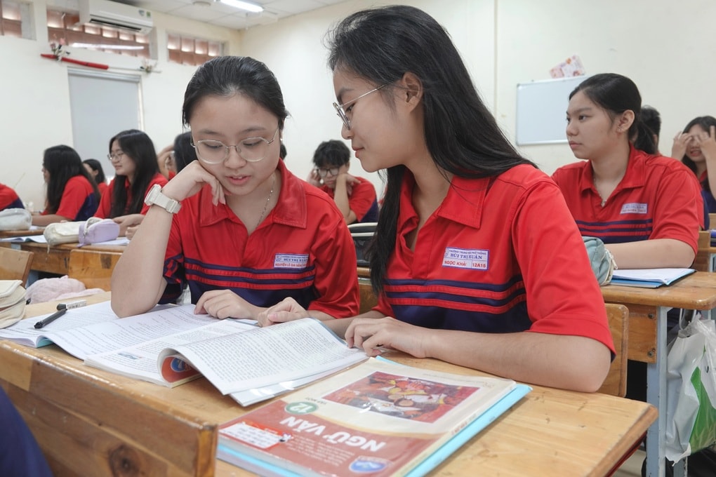 Nam quốc sơn hà, tác phẩm quen thuộc nhưng nhiều tranh luận - 1