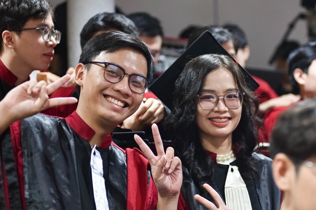 Trường đại học yêu cầu sinh viên không được chụp màn hình nhóm chat nội bộ - 2