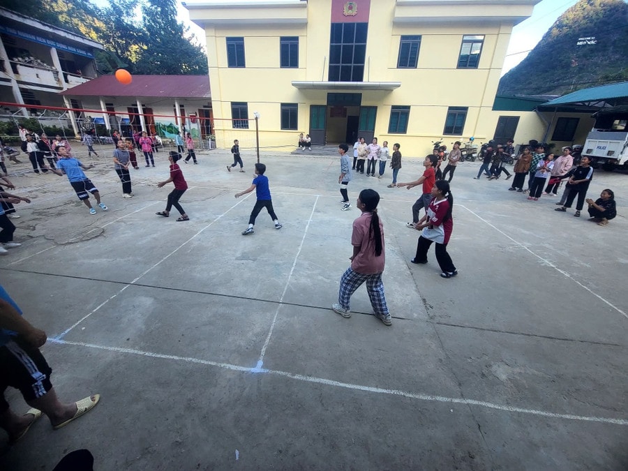 Cơ sở vật chất được đầu tư đồng bộ, góp phần nâng cao chất lượng giáo dục.