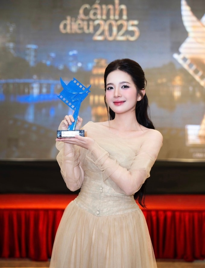 Diễn viên Ngọc Huyền tại sự kiện trao giải Cánh Diều 2025 ở Hà Nội. Ảnh: Fanpage nhân vật