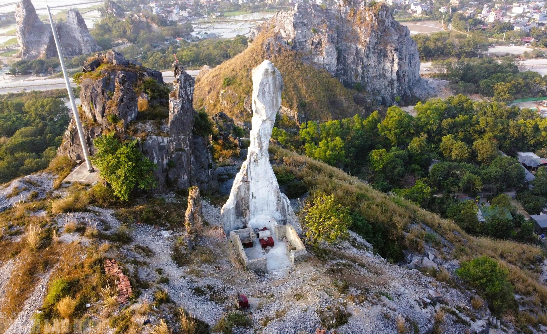 Chủ đầu tư nói về số tiền 17 tỉ đồng gia cố Hòn Vọng Phu- Ảnh 3.