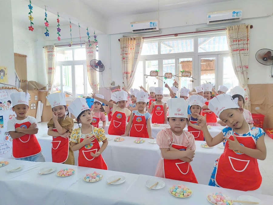 Trẻ ở Trường Mầm non Măng Non trong giờ ngoại khóa.