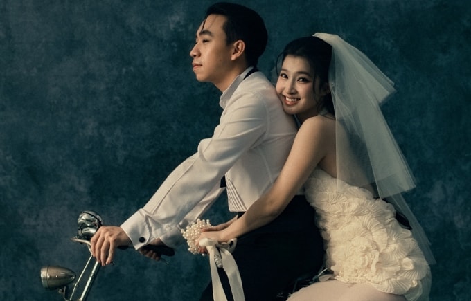 Phụ kiện tạo sự đồng điệu với váy cưới.