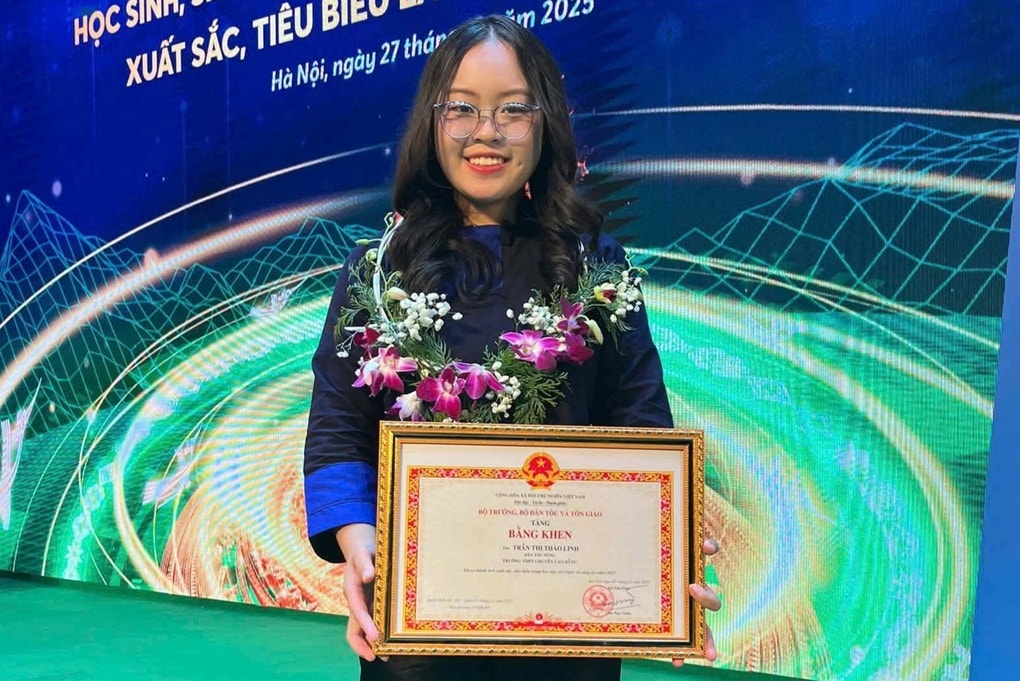 Bỏ học chuyên Anh, nữ sinh Cao Bằng rẽ hướng thi Văn và được tuyển thẳng - 3