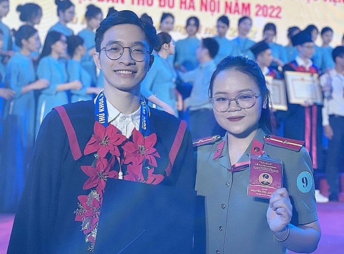 Hùng trong lễ tuyên dương thủ khoa tại Văn Miếu Quốc Tử Giám, năm 2022. Ảnh: Nhân vật cung cấp