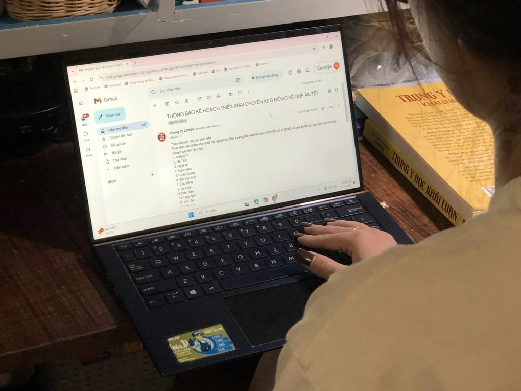 Sinh viên đếm ngược từng phút chờ đăng ký chuyến xe 0 đồng về quê ăn Tết - 1