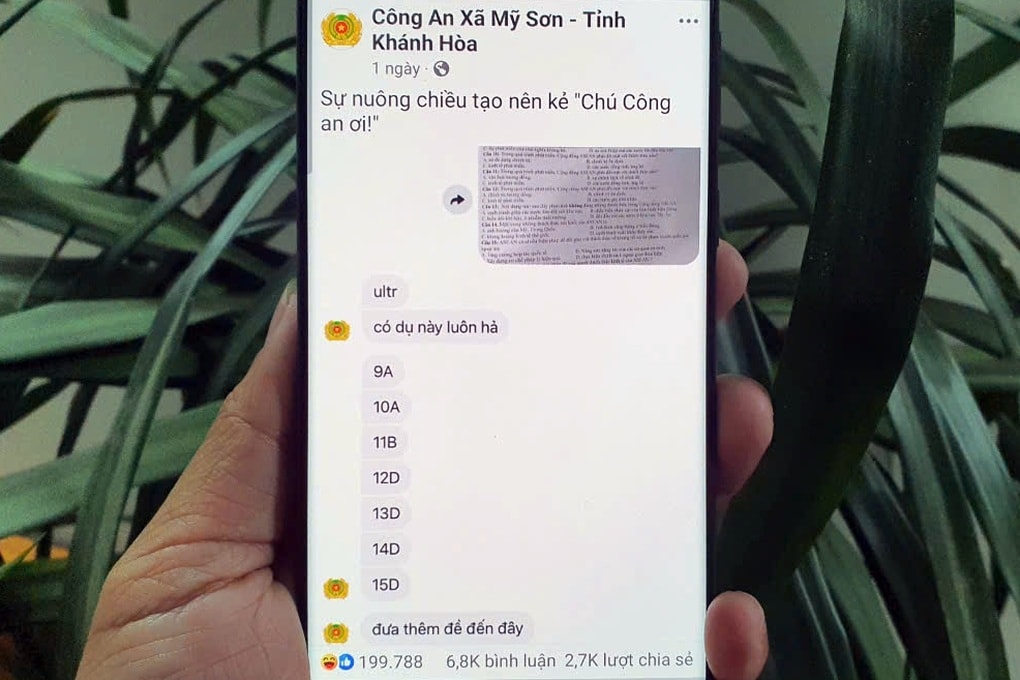 Nhờ chú công an giải giúp đề kiểm tra lớp 12, cái kết gây “bão” mạng - 1