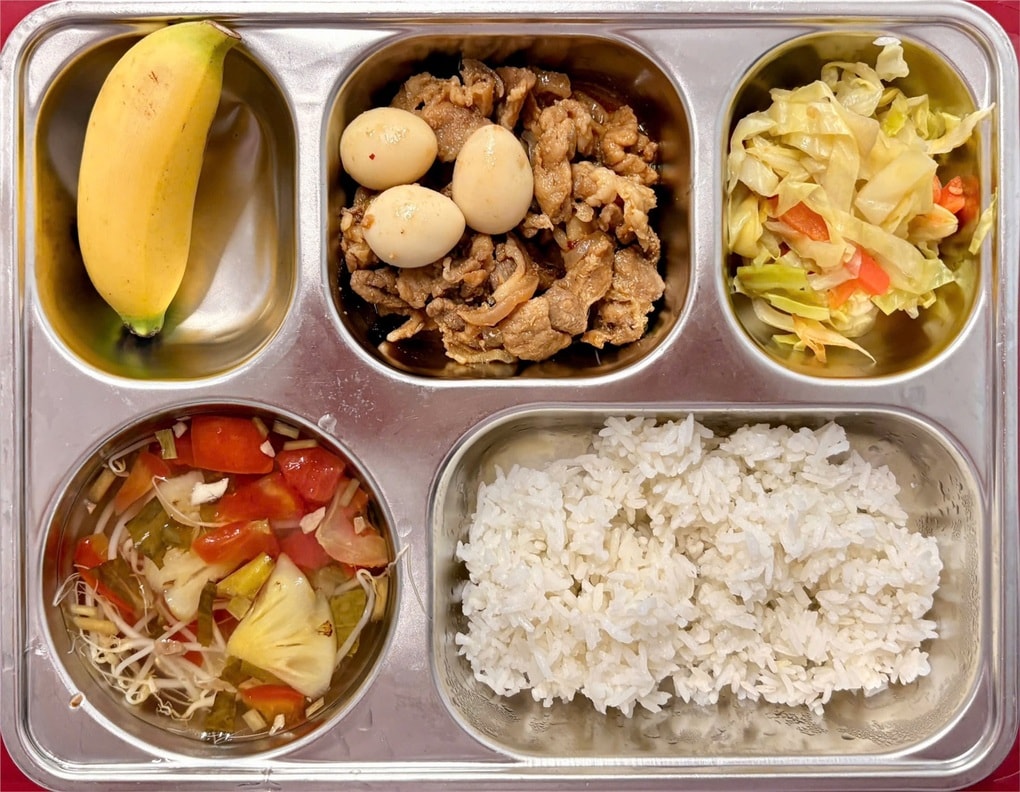 Phụ huynh vào trường kiểm tra đột xuất bữa ăn của con, phải báo trước? - 1