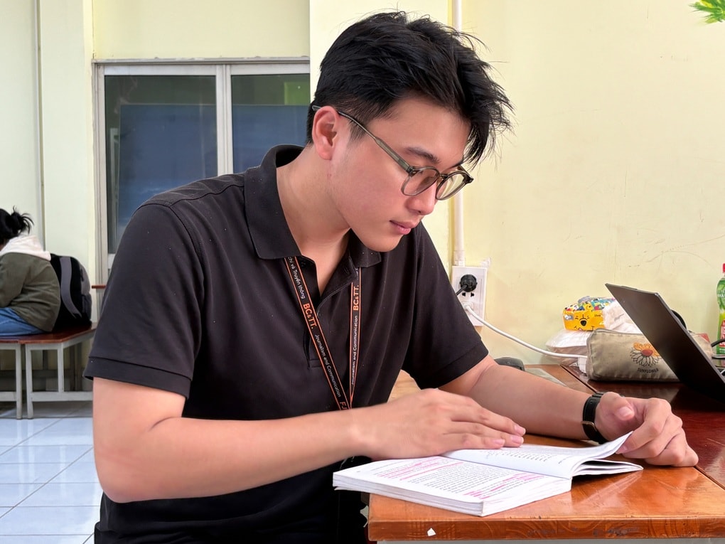 Nam sinh vượt nghịch cảnh gia đình, được tuyển thẳng ngành Báo chí - 2