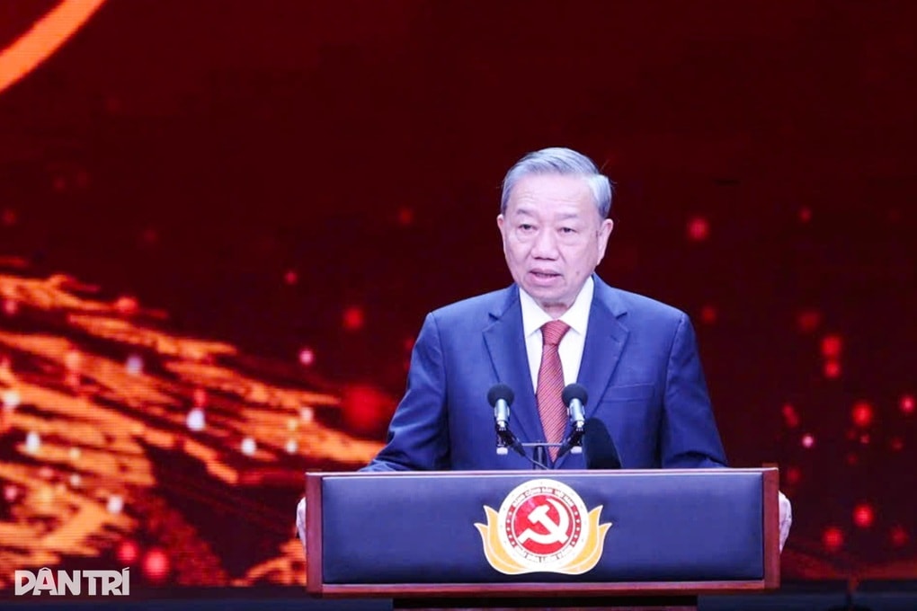 Hôm nay tuyên dương Bí thư chi bộ xuất sắc và trao Giải Búa liềm vàng 2025 - 1