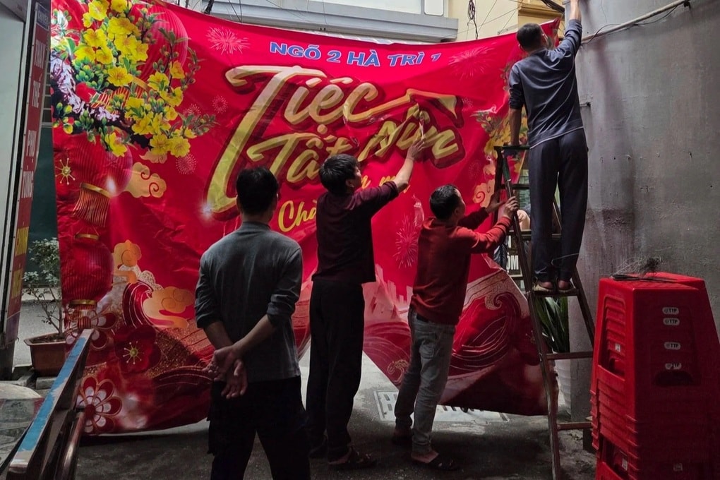 Cả ngõ ở Hà Nội nấu 12 mâm cỗ ăn tất niên, dựng sân khấu hát karaoke - 3